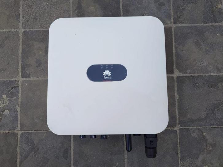 Omvormer SUN2000L-4.6KTL, incl batterij interface, Doe-het-zelf en Bouw, Zonnepanelen en Toebehoren, Gebruikt, Compleet systeem