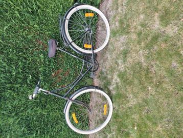 Oude damesfiets beschikbaar voor biedingen