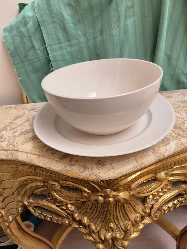 Grote beige stenen kom + bijhorend onderbord, Antiek en Kunst, Antiek | Servies los, Ophalen