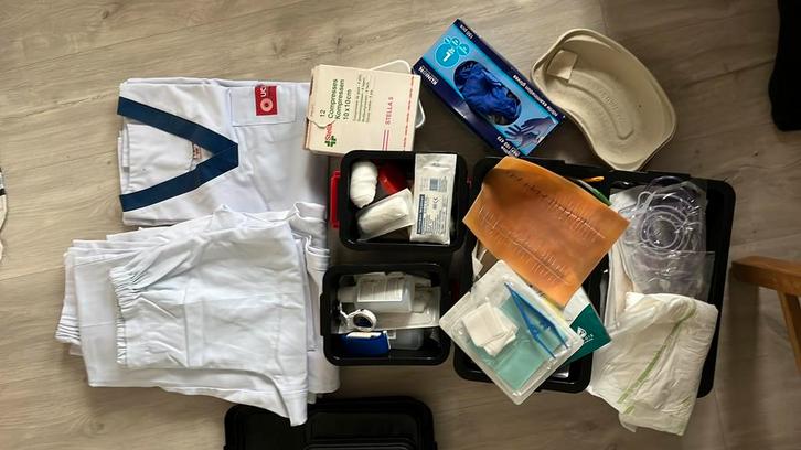 Bachelor Verpleegkunde oefenset 1e studiejaar, Diversen, Schoolbenodigdheden, Zo goed als nieuw, Ophalen