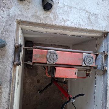 brugliften brugkrik voor autobrug beschikbaar voor biedingen