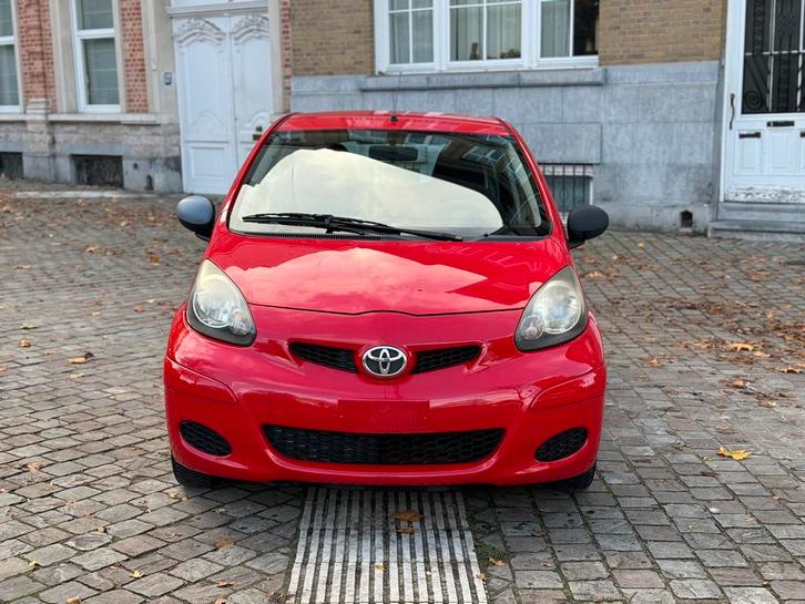 Toyota aygo 1.0 benzine EURO5 174.000 km/10-2011, Auto's, Toyota, Particulier, Te koop, Aygo, ABS, Airbags, Metaalkleur, Radio