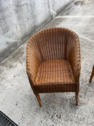 2 Rieten stoelen beschikbaar voor biedingen