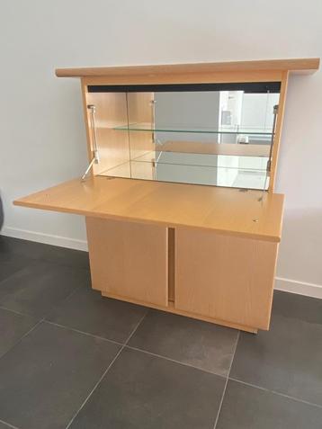 Mooie houten barkast beschikbaar voor biedingen