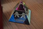 Glazen piramide gemini (tweeling)hoogte 6 cm, Verzamelen, Ophalen of Verzenden, Nieuw, Overige typen