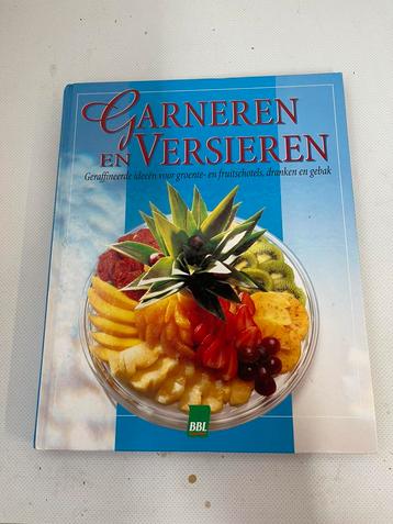 Boek garnieren en versieren eten beschikbaar voor biedingen