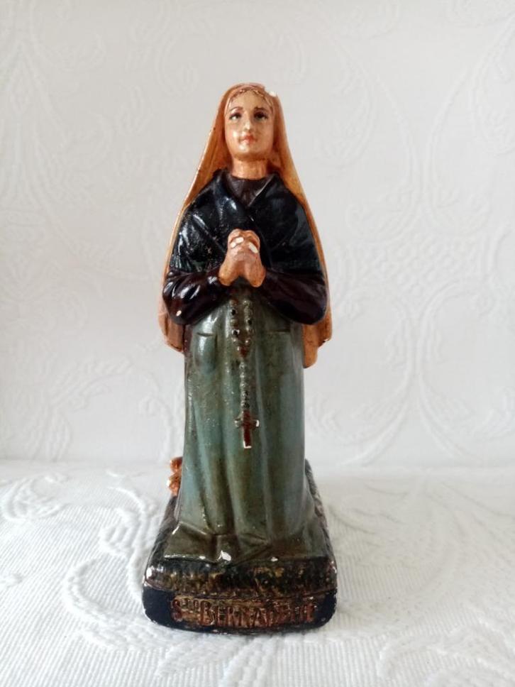 Religieus beeld van St. Bernadette in gips Galy 20s 16,50cm, Antiek en Kunst, Antiek | Religieuze voorwerpen, Ophalen of Verzenden