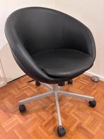 Zwarte stoel op wielen, hoogte verstelbaar (IKEA), Huis en Inrichting, Bureaustoelen, Ophalen, Zo goed als nieuw, Zwart, Bureaustoel