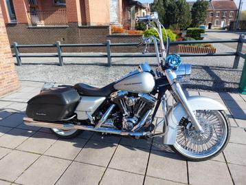 Magnifique Harley road king 2006 chicanos  disponible aux enchères