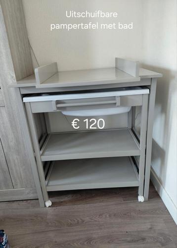 Uitschuifbare luiertafel met badje.  beschikbaar voor biedingen