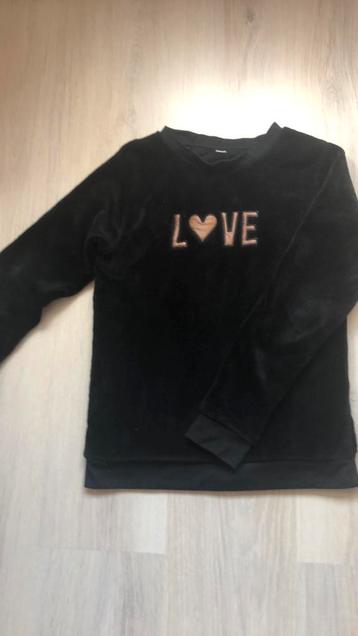 Warme pullover beschikbaar voor biedingen