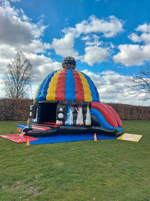 Disco slide springkasteel te huur NIET BIJ ZWEMBAD, Kinderen en Baby's, Speelgoed | Buiten | Springkussens, Zo goed als nieuw
