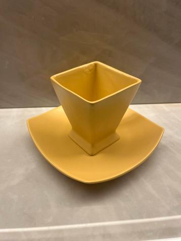 Set van koffietasjes & bijhorende bordjes beschikbaar voor biedingen