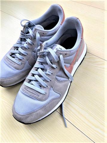 Nike Internationalist nieuw grijs - lichtroze sneakers 40,5 beschikbaar voor biedingen
