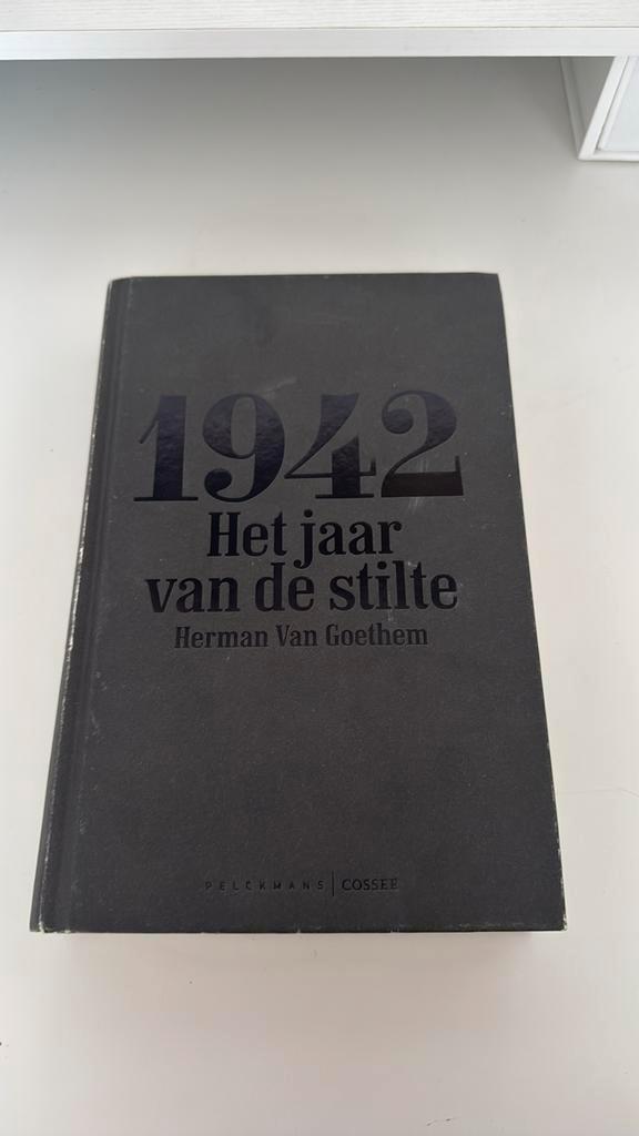 Boek: (Herman Van Goethem) - 1942 jaar van de stilte, Boeken, Overige Boeken, Zo goed als nieuw, Ophalen of Verzenden