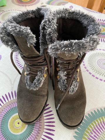 Bottines a lacets made in Portugal pointure 37 lisez beschikbaar voor biedingen