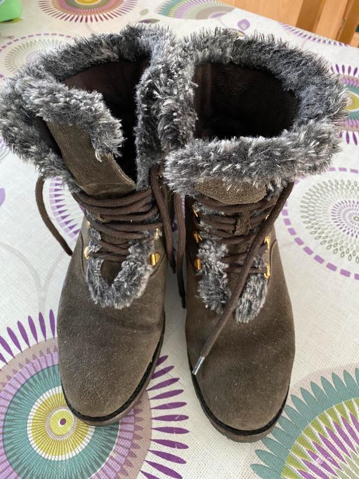Bottines a lacets made in Portugal pointure 37 lisez, Kleding | Dames, Schoenen, Zo goed als nieuw, Grijs, Ophalen of Verzenden