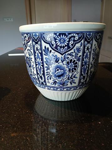 Pot de fleurs bleu de Delft, Enlèvement