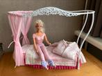Barbie met bed en assecoires, Comme neuf, Enlèvement, Barbie