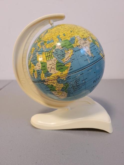 oude kleine vintage terrestrische wereldbol nr. 2, Huis en Inrichting, Woonaccessoires | Wereldbollen, Zo goed als nieuw, Ophalen of Verzenden