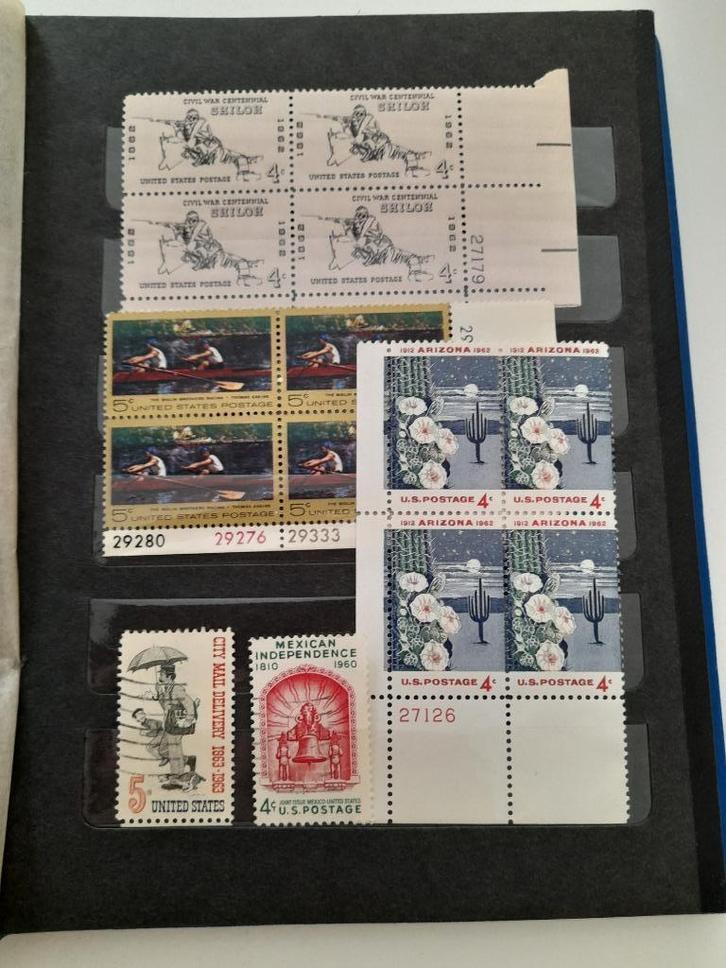 Oude postzegel collectie - 2 albums, Postzegels en Munten, Postzegels | Volle albums en Verzamelingen, Ophalen of Verzenden