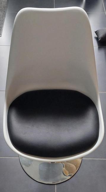 Chaise confortable beschikbaar voor biedingen
