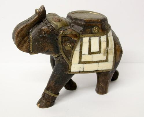 Statuette d'éléphant indien en armure, bois sculpté, Antiquités & Art, Art | Sculptures & Bois, Enlèvement ou Envoi