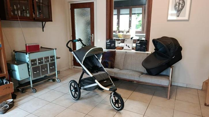 Thule Urban Glide 2 zeer nette staat complete set, Kinderen en Baby's, Buggy's, Zo goed als nieuw, Overige merken, Regenhoes, Verstelbare rugleuning
