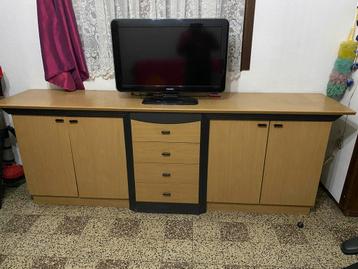 Armoire de salon beschikbaar voor biedingen