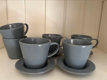 Lit van 6 koffietassen en 4 onderbordjes Ikea beschikbaar voor biedingen
