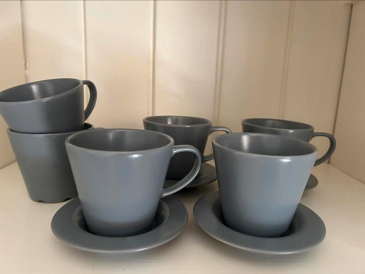 Lit van 6 koffietassen en 4 onderbordjes Ikea, Huis en Inrichting, Keuken | Servies, Gebruikt, Ophalen of Verzenden
