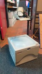 rétroprojecteur et table roulettes 25€ le tout, Enlèvement