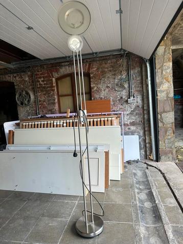 Lampadaire hauteur 1,90 à venir chercher à Tamines