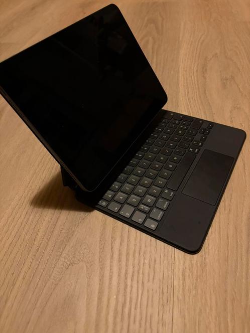 Apple iPad Air (5th generation) met Apple magic toetsenbord, Computers en Software, Apple iPads, Zo goed als nieuw, Overige modellen