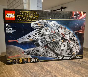 Lego Star Wars Millenium Falcón 75257 disponible aux enchères