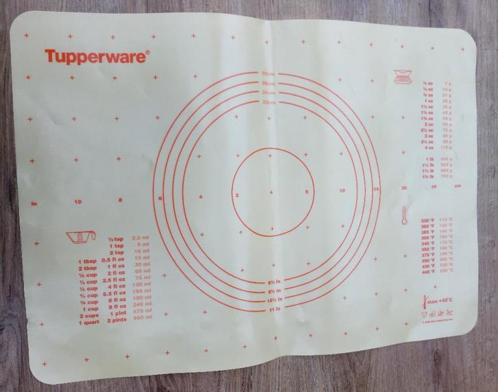 Deegblad tupperware met aanduiding voor taart, Huis en Inrichting, Keuken | Tupperware, Ophalen of Verzenden