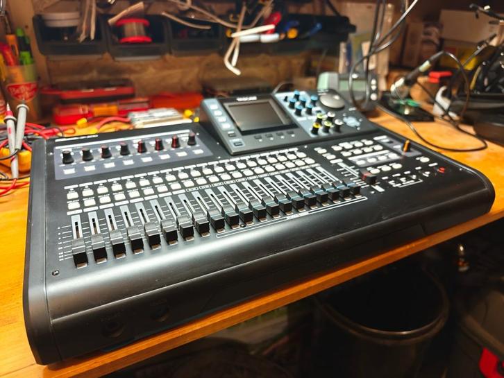 TASCAM DP-32SD 32-sporige recorder, Muziek en Instrumenten, Mengpanelen, Zo goed als nieuw, 20 kanalen of meer, Ophalen