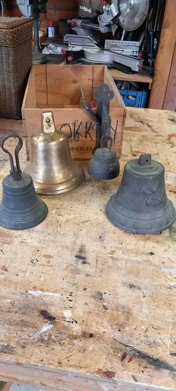 Lot klokken en bellen  beschikbaar voor biedingen