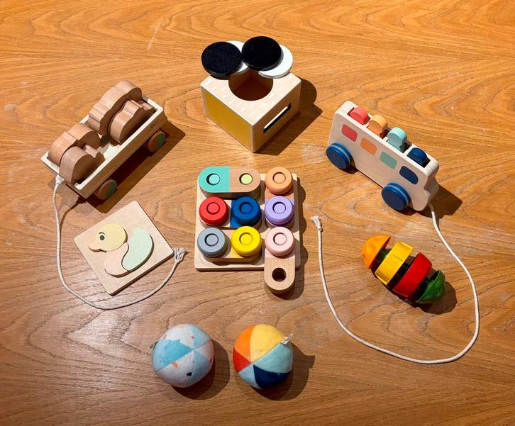 Lot de 8 Jouets Éducatifs Variés – Bois, Tissu & Plastique, Enfants & Bébés, Jouets | Jouets en bois, Comme neuf, Enlèvement ou Envoi