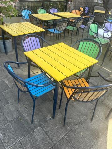 Gele Houten Terrastafel - Te Bieden/ Yellow Wooden Patio Tab beschikbaar voor biedingen