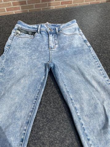 Jeansbroek maat 38 voor dames beschikbaar voor biedingen