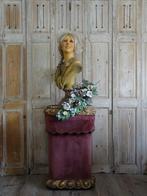 Vergulde sokkel bekleed met fluweel, Enlèvement