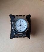 Ap Royal Oak blanc avec bracelet en caoutchouc noir, Bijoux, Sacs & Beauté, Montres | Hommes, Montre-bracelet, Autres marques