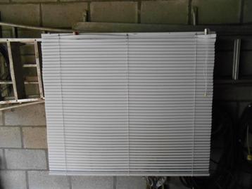 jaloezie voor ramen beschikbaar voor biedingen