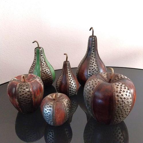 Set of 6 Decorative Sculptures Apples  Pears  Wood  Perforat, Antiek en Kunst, Kunst | Designobjecten, Verzenden