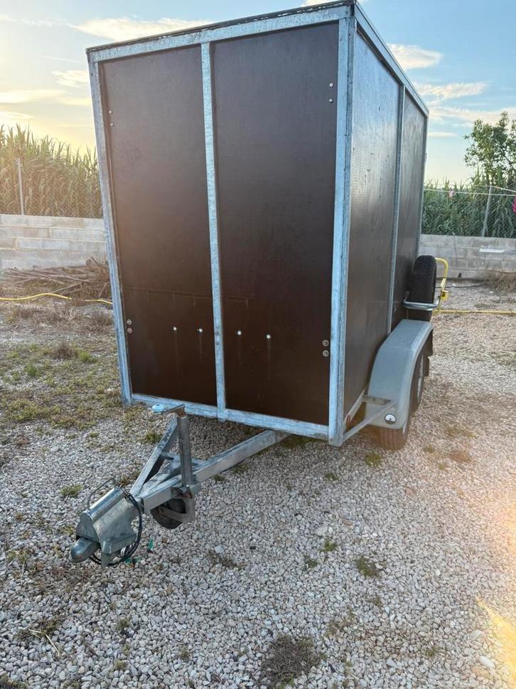 Dubbelassige gesloten aanhangwagen van 750 kg, Auto diversen, Aanhangers en Bagagewagens, Zo goed als nieuw, Ophalen