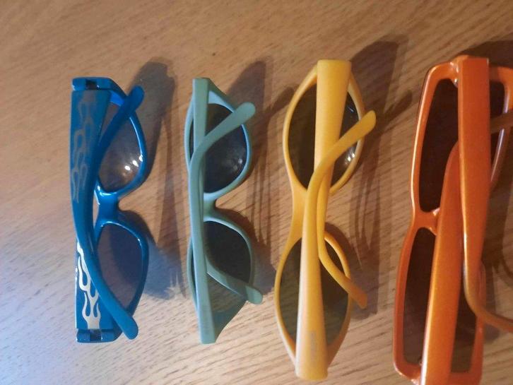Zonnebrillen kids + heren, Enfants & Bébés, Accessoires de mode pour enfants, Enlèvement