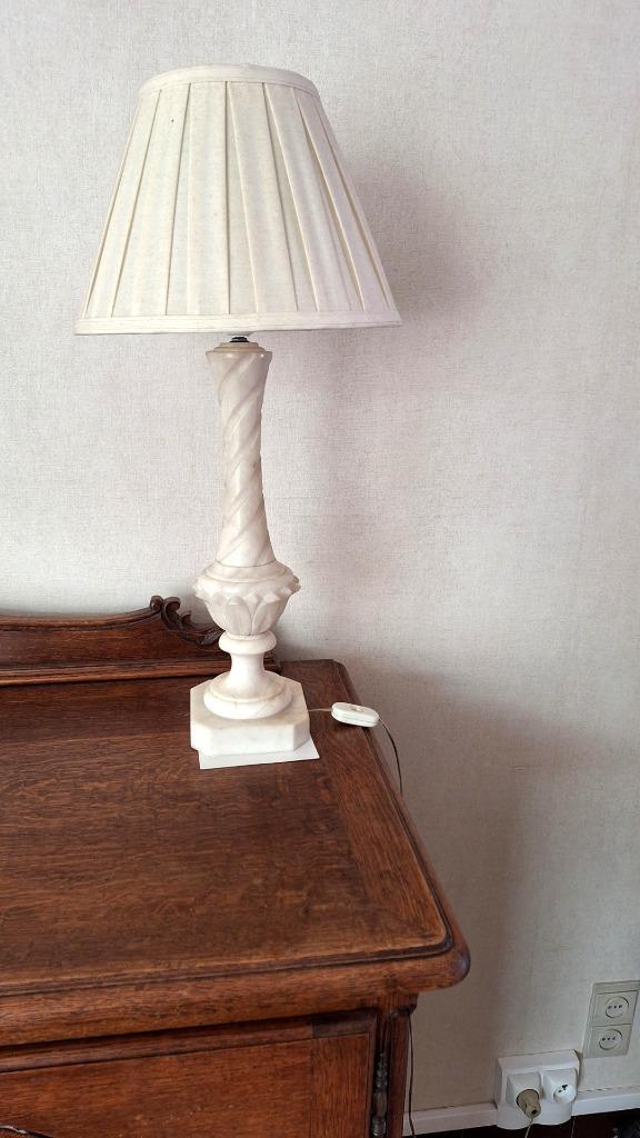 Tafellamp in Carrara-marmer, Huis en Inrichting, Lampen | Tafellampen, Ophalen