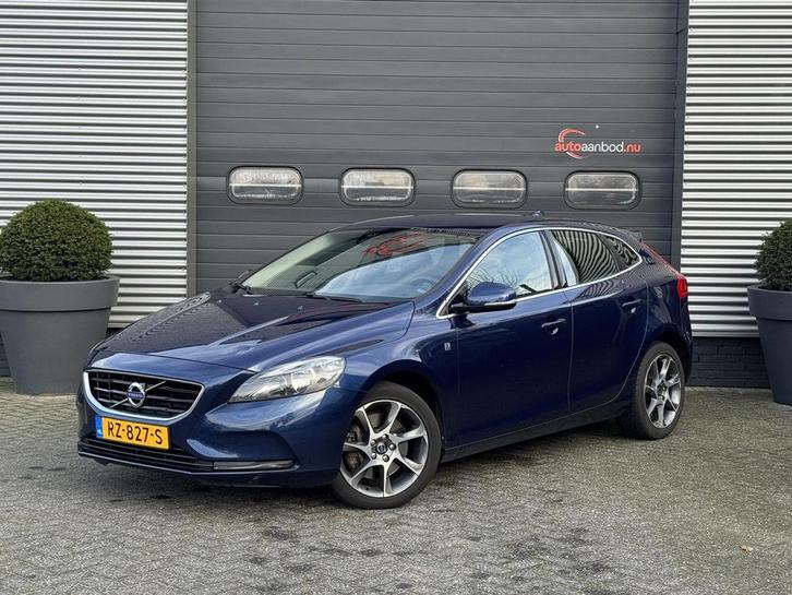 Volvo V40 Cross Country 2.0 D3 Momentum | Navigatie | Ledere, Auto's, Volvo, Bedrijf, V40, ABS, Airbags, Alarm, Boordcomputer