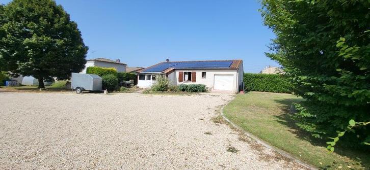 Vrijstaand huis met tuin van 2107 M2, Immo, Buitenland, Frankrijk, Woonhuis, Landelijk